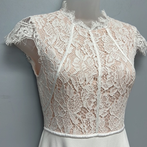 NWT Lulu’s Lace Bodice Mermaid Gown - Picture 5 of 13